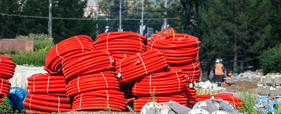 An image of PEX-AL-PEX piping is featured outdoors.